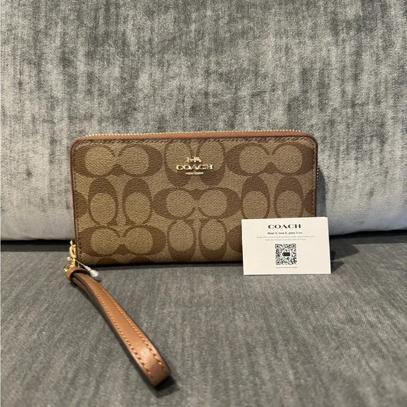 Long Zip Around Wallet In Signature - Picture 1 of 4